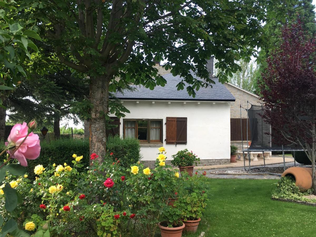 Villa Aurelia - Casa De Campo Con Jardin Y Piscina Entre Madrid Y Segovia Ortigosa del Monte エクステリア 写真